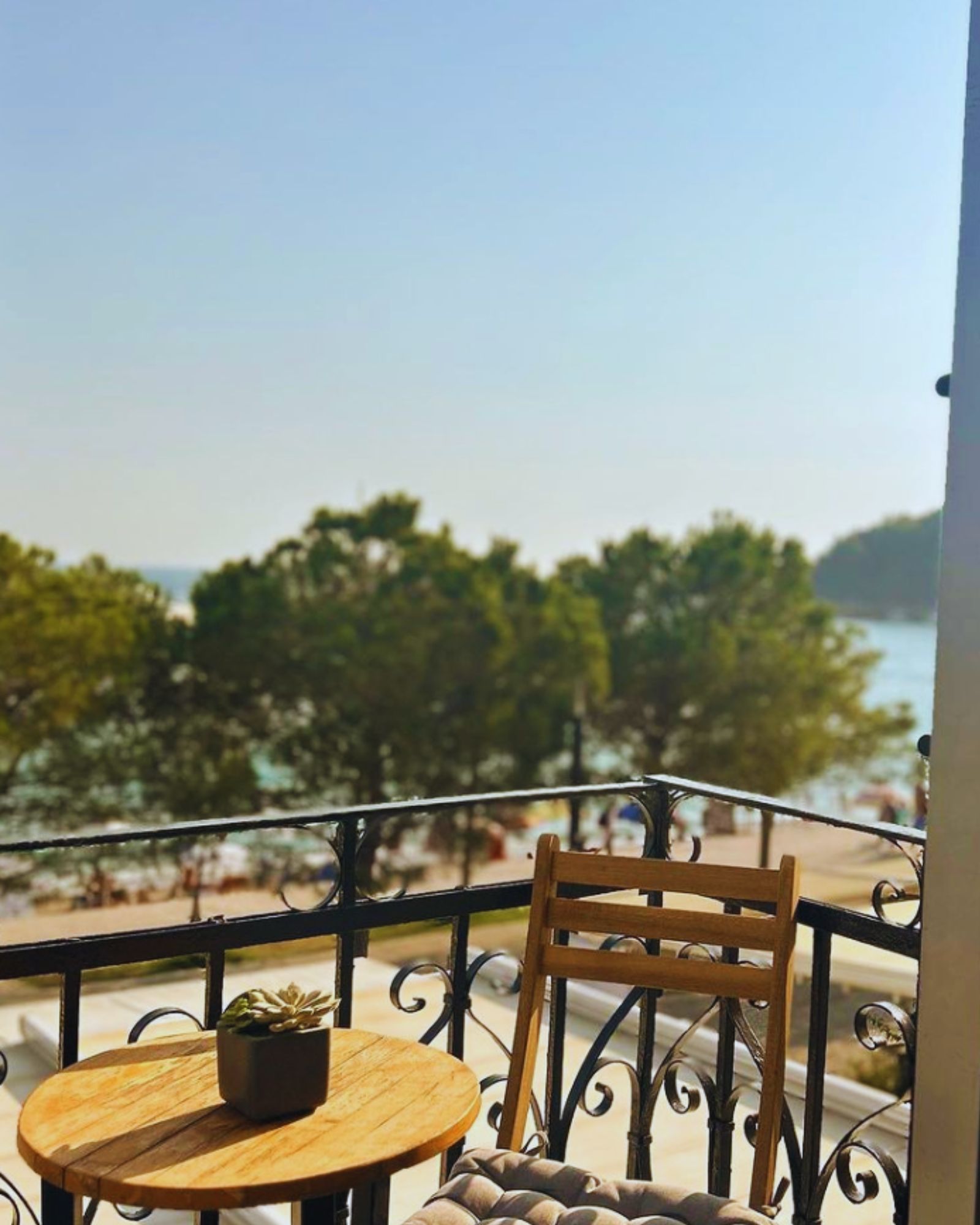 Do Hotels Have Microwaves? (Answered)