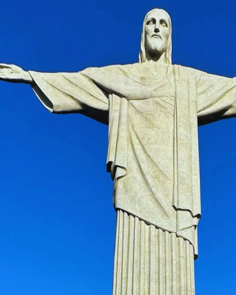 Visiting Christ de Redeemer Statue In Rio (Local Guide)